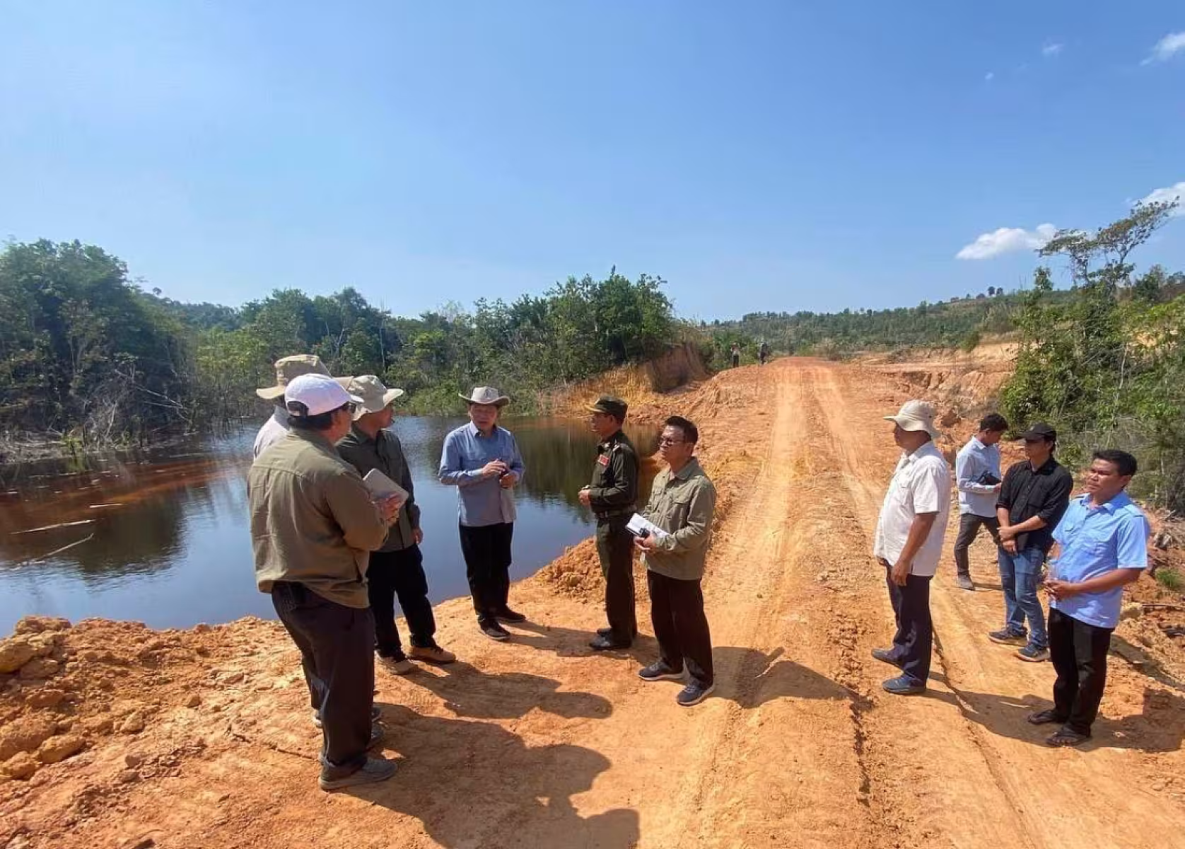 ឯកឧត្តម ឆាយ ឫទ្ធិសែន អញ្ជើញចុះពិនិត្យវឌ្ឍនភាពដីសម្បទានសង្គមកិច្ច ស្រុកស្ទឹងហាវ