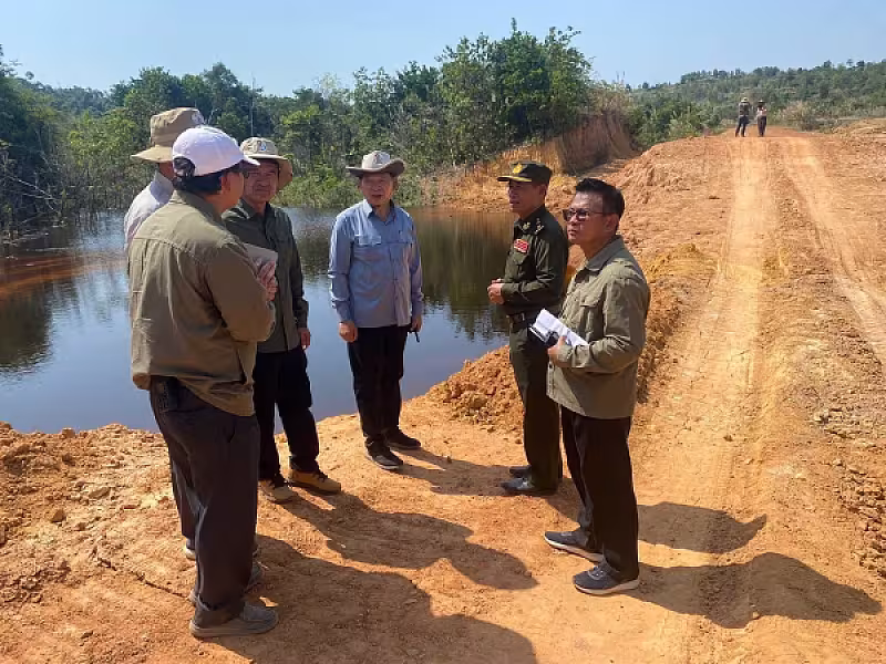 ឯកឧត្តម ឆាយ ឫទ្ធិសែន អញ្ជើញចុះពិនិត្យវឌ្ឍនភាពដីសម្បទានសង្គមកិច្ច ស្រុកស្ទឹងហាវ - Image 3