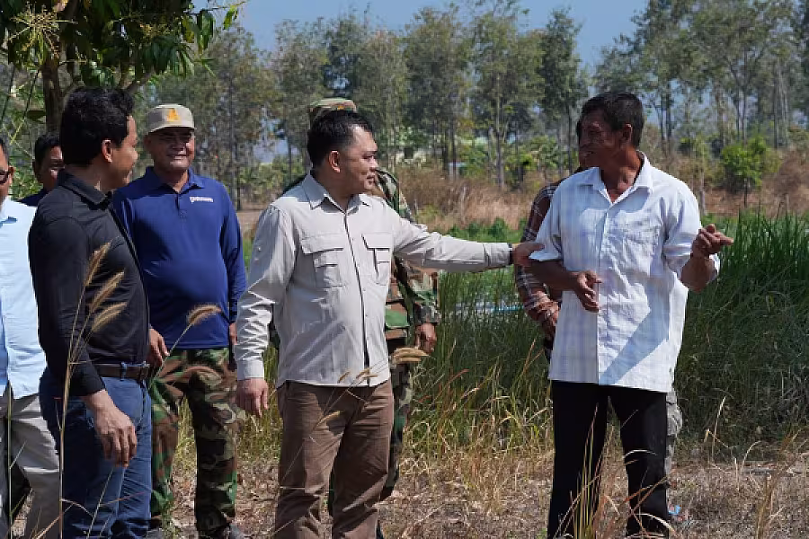 ឯកឧត្តមអ្នកឧកញ៉ា ម៉ម វណ្ណឌី ចុះពិនិត្យដីអតីតយុទ្ធជនសម្រាប់ចិញ្ចឹមជ្រូកកណ្តុរ - Image 2