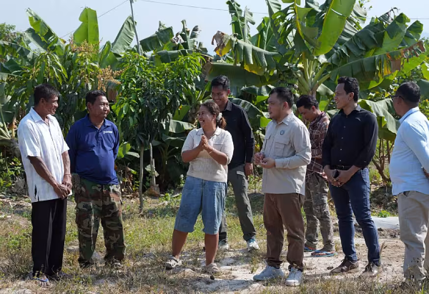 ឯកឧត្តមអ្នកឧកញ៉ា ម៉ម វណ្ណឌី ចុះពិនិត្យដីអតីតយុទ្ធជនសម្រាប់ចិញ្ចឹមជ្រូកកណ្តុរ - Image 7