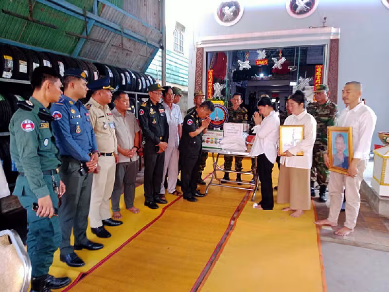 អ.ន.ក.ខេត្តកោះកុង នាំយកអំណោយ និងថវិកាបេឡាមរណសង្គ្រោះជូនគ្រួសារសមាជិក