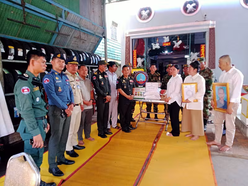 អ.ន.ក.ខេត្តកោះកុង នាំយកអំណោយ និងថវិកាបេឡាមរណសង្គ្រោះជូនគ្រួសារសមាជិក - Image 2