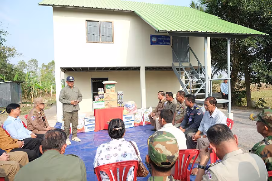 ឯកឧត្តម អ៊ុក ឃ្នួច អញ្ជើញប្រគល់ផ្ទះជូនយោធិន នៅខេត្តបាត់ដំបង - Image 5