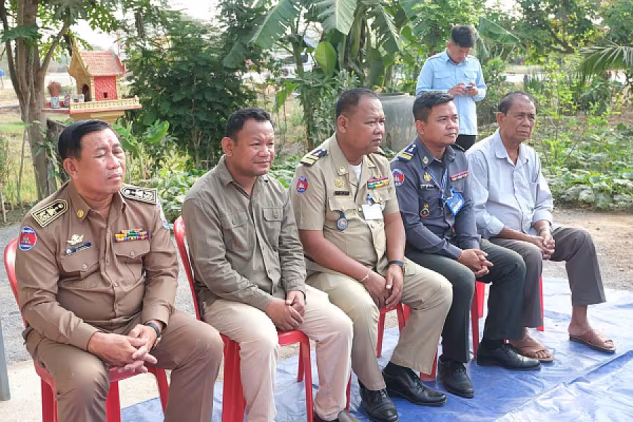 ឯកឧត្តម អ៊ុក ឃ្នួច អញ្ជើញប្រគល់ផ្ទះជូនយោធិន នៅខេត្តបាត់ដំបង - Image 7