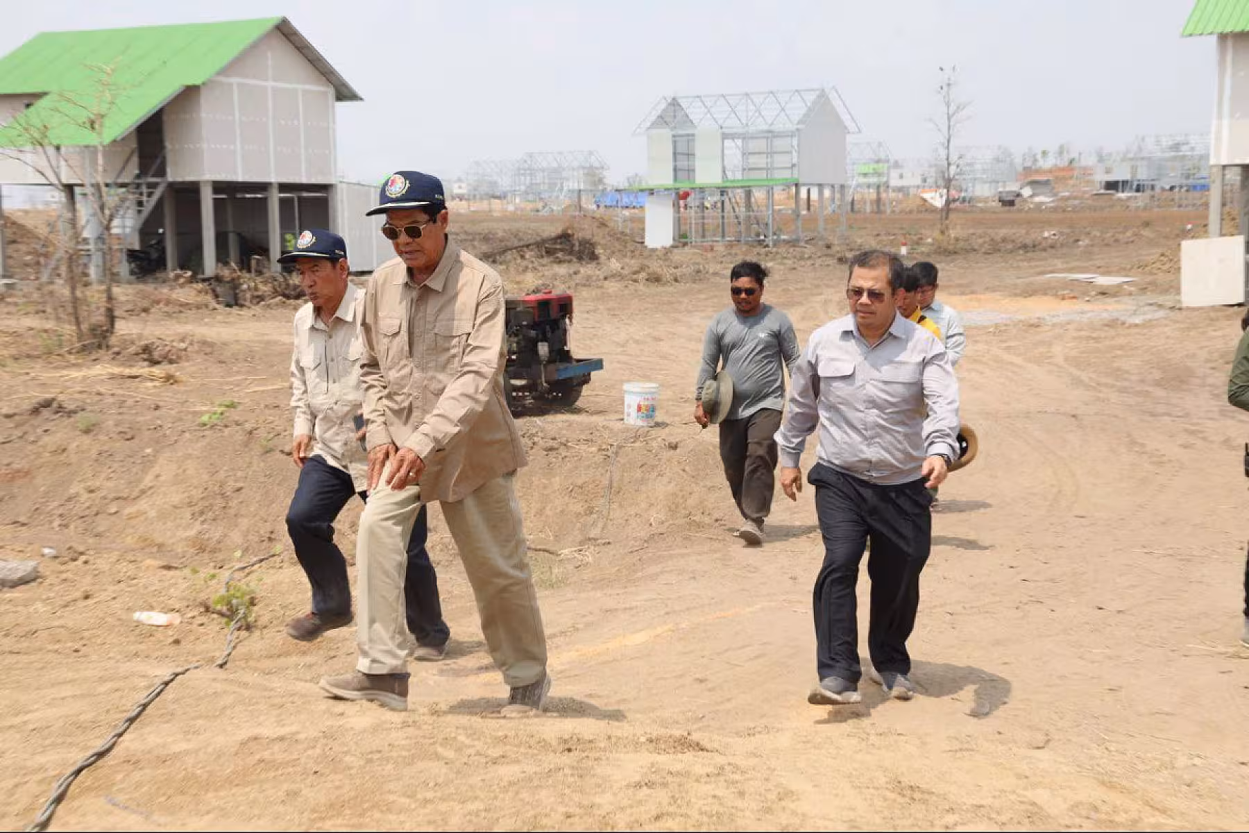 ឯកឧត្តម ទេសរដ្ឋមន្រ្តី គន់ គីម អញ្ជើញពិនិត្យការសាងសង់ផ្ទះជូនអតីតយុទ្ធជន ក្នុងខេត្តឧត្តរមានជ័យ