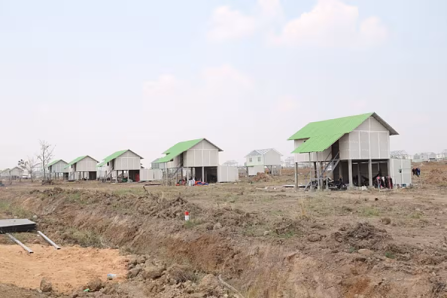 ឯកឧត្តម ទេសរដ្ឋមន្រ្តី គន់ គីម អញ្ជើញពិនិត្យការសាងសង់ផ្ទះជូនអតីតយុទ្ធជន ក្នុងខេត្តឧត្តរមានជ័យ - Image 3