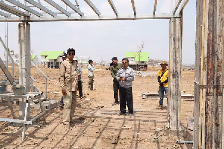 ឯកឧត្តម ទេសរដ្ឋមន្រ្តី គន់ គីម អញ្ជើញពិនិត្យការសាងសង់ផ្ទះជូនអតីតយុទ្ធជន ក្នុងខេត្តឧត្តរមានជ័យ - Image 9