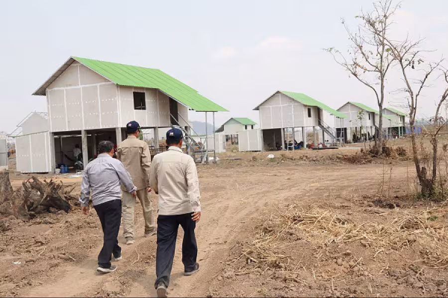 ឯកឧត្តម ទេសរដ្ឋមន្រ្តី គន់ គីម អញ្ជើញពិនិត្យការសាងសង់ផ្ទះជូនអតីតយុទ្ធជន ក្នុងខេត្តឧត្តរមានជ័យ - Image 10