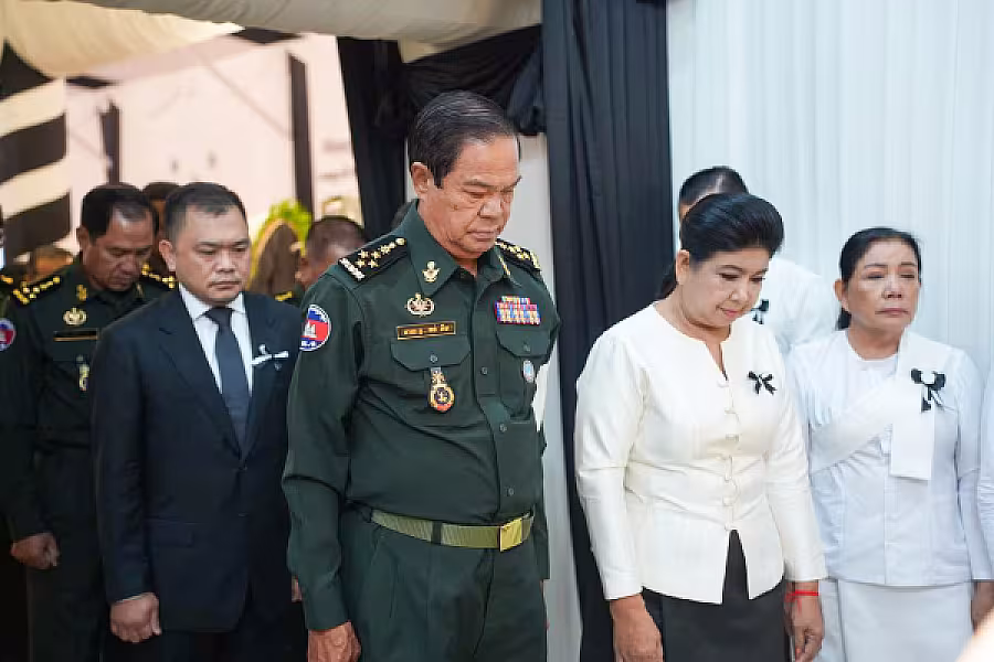 ឯកឧត្តម នាយឧត្តមសេនីយ៍ គន់ គីម អញ្ជើញគោរពវិញ្ញាណក្ខន្ធ ឯកឧត្តម សំ សារិត ទីប្រឹក្សារាជរដ្ឋាភិបាល  - Image 3