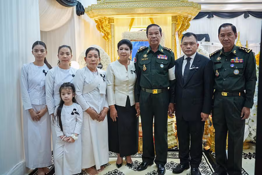 ឯកឧត្តម នាយឧត្តមសេនីយ៍ គន់ គីម អញ្ជើញគោរពវិញ្ញាណក្ខន្ធ ឯកឧត្តម សំ សារិត ទីប្រឹក្សារាជរដ្ឋាភិបាល  - Image 4