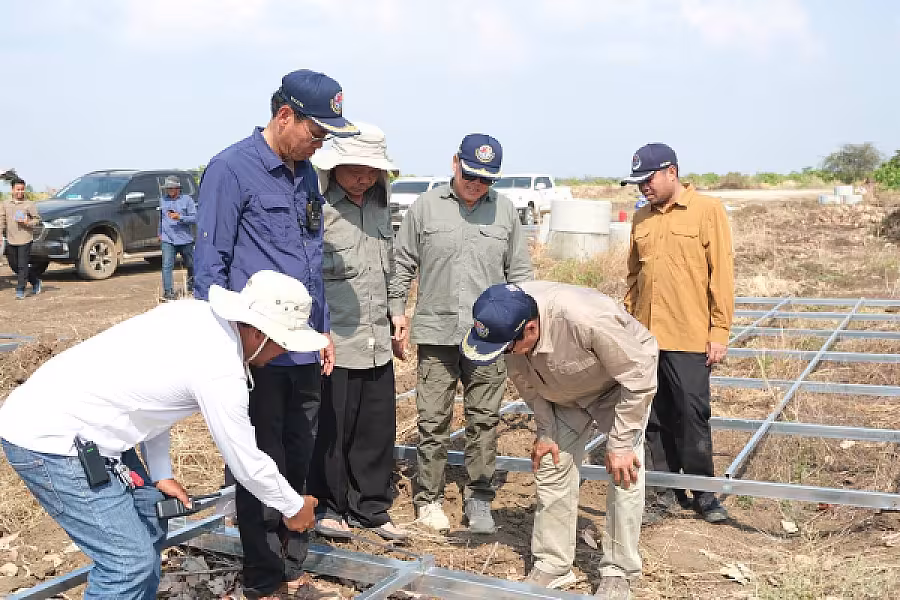 ឯកឧត្តម ទេសរដ្ឋមន្រ្តី គន់ គីម អញ្ជើញពិនិត្យការសាងសង់ផ្ទះជូនអតីតយុទ្ធជន ក្នុងខេត្តបន្ទាយមានជ័យ - Image 6