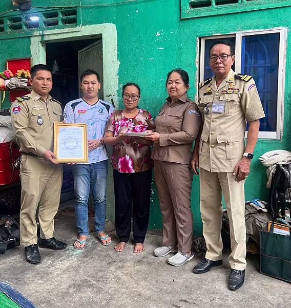 អ.ន.ក. រាជធានីភ្នំពេញ នាំយកថវិកាបេឡាមរណសង្គ្រោះជូនគ្រួសារសពសមាជិក ៧គ្រួសារ - Image 7