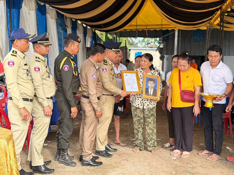 អ.ន.ក. ស្រុកគាស់ក្រឡ នាំយកថវិកាបេឡាមរណសង្គ្រោះជូនសមាជិក