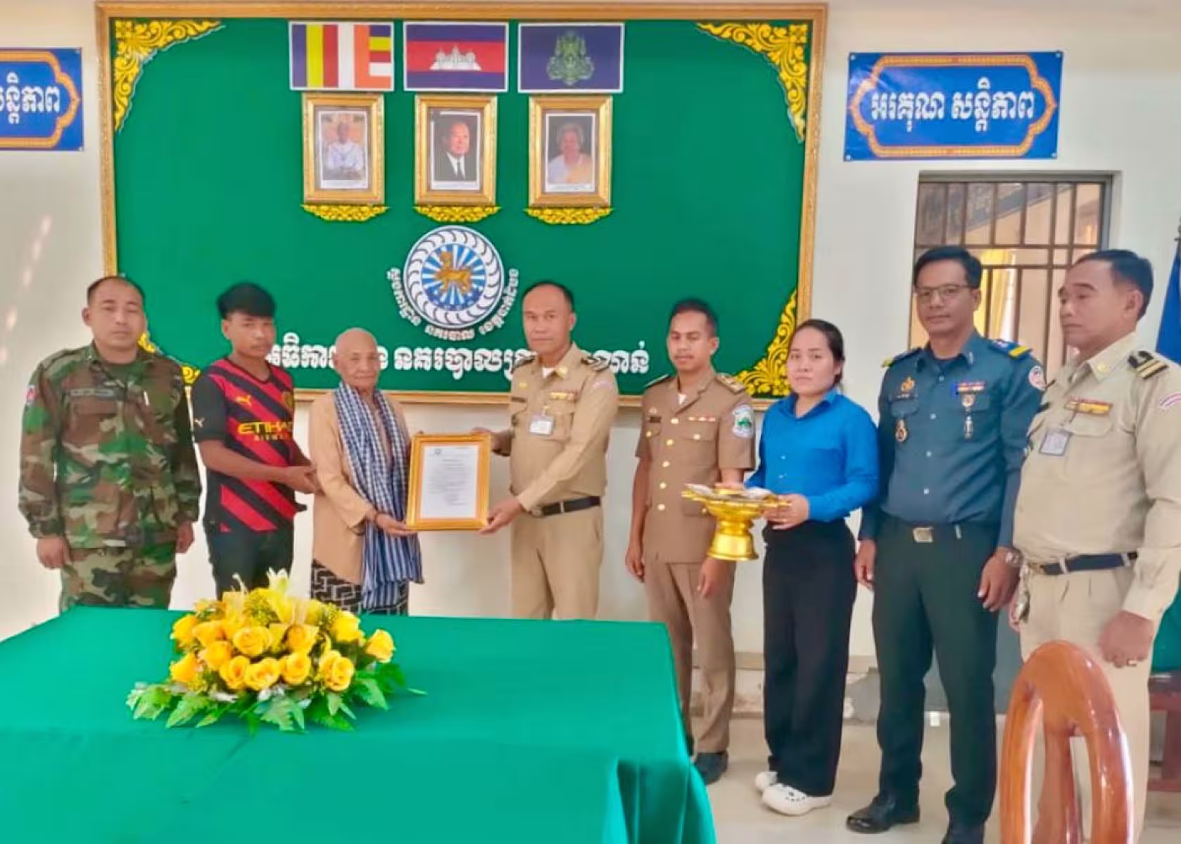 អ.ន.ក. ស្រុកបាណន់ នាំយកថវិកាមរណសង្គ្រោះជូនគ្រួសារសពសមាជិក