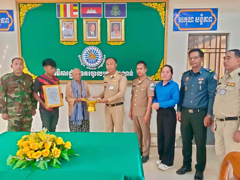 អ.ន.ក. ស្រុកបាណន់ នាំយកថវិកាមរណសង្គ្រោះជូនគ្រួសារសពសមាជិក - Image 2