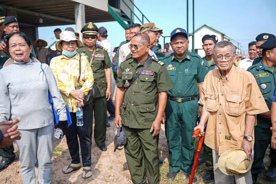 អ.ន.ក. ខេត្តស្វាយរៀង ដឹកនាំគ្រួសារអតីតយុទ្ធមិត្តឆ្នាំ១៩៧៨ ចំនួន ១២៦គ្រួសារពិនិត្យផ្ទះថ្មីនៅស្រុកកំពង់រោទិ៍មុនចូលរស់នៅ - Image 4