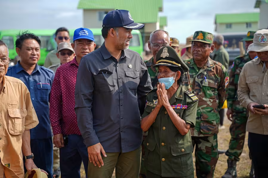 អ.ន.ក. ខេត្តស្វាយរៀង ដឹកនាំគ្រួសារអតីតយុទ្ធមិត្តឆ្នាំ១៩៧៨ ចំនួន ១២៦គ្រួសារពិនិត្យផ្ទះថ្មីនៅស្រុកកំពង់រោទិ៍មុនចូលរស់នៅ - Image 5