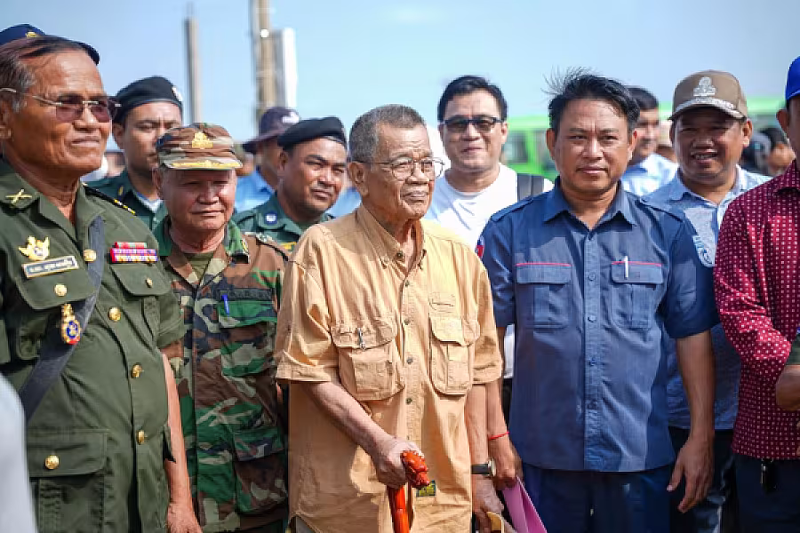 អ.ន.ក. ខេត្តស្វាយរៀង ដឹកនាំគ្រួសារអតីតយុទ្ធមិត្តឆ្នាំ១៩៧៨ ចំនួន ១២៦គ្រួសារពិនិត្យផ្ទះថ្មីនៅស្រុកកំពង់រោទិ៍មុនចូលរស់នៅ - Image 7