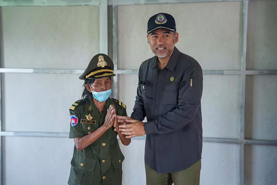 អ.ន.ក. ខេត្តស្វាយរៀង ដឹកនាំគ្រួសារអតីតយុទ្ធមិត្តឆ្នាំ១៩៧៨ ចំនួន ១២៦គ្រួសារពិនិត្យផ្ទះថ្មីនៅស្រុកកំពង់រោទិ៍មុនចូលរស់នៅ - Image 10