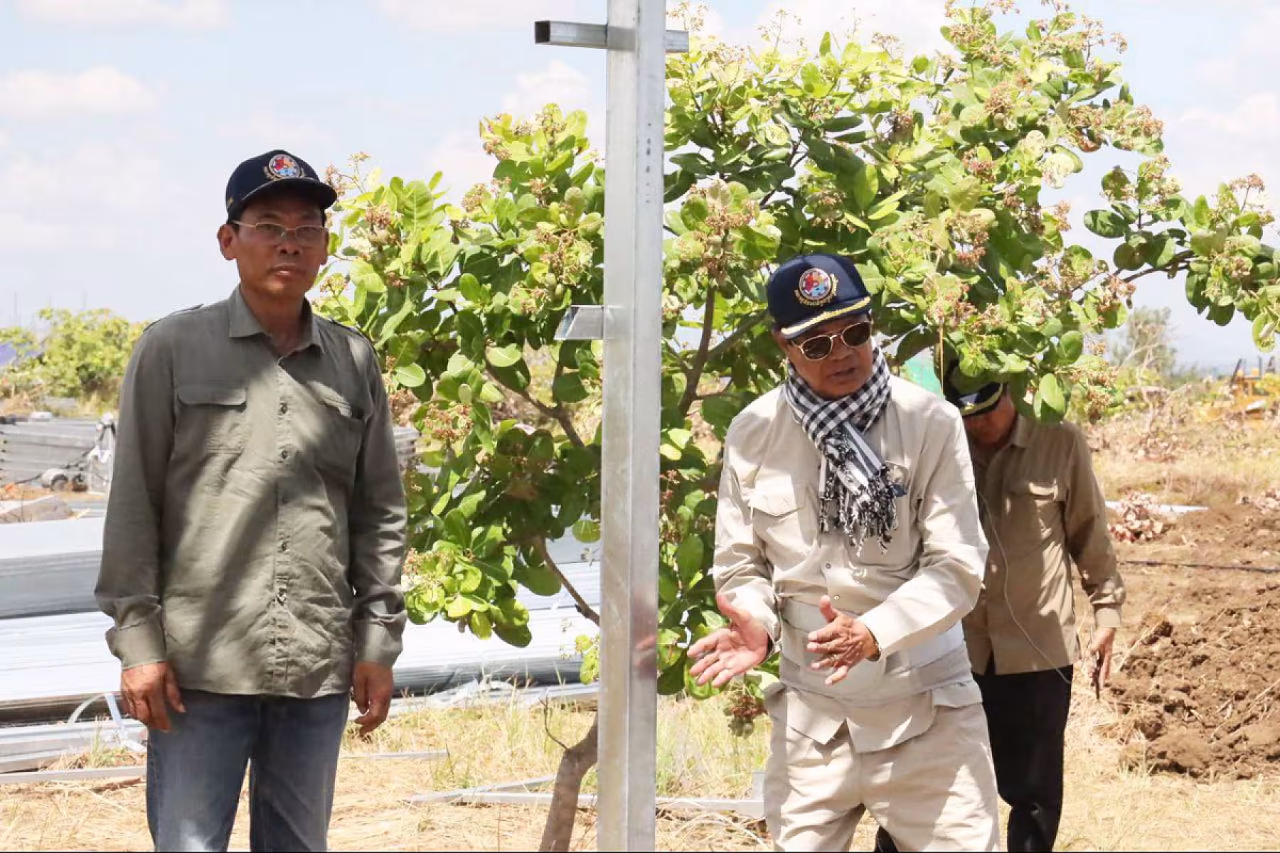 ឯកឧត្តម ទេសរដ្ឋមន្រ្តី គន់ គីម បន្តអញ្ជើញចុះពិនិត្យការសាងសង់ផ្ទះជូនអតីតយុទ្ធជន នៅក្នុងខេត្តបន្ទាយមានជ័យ