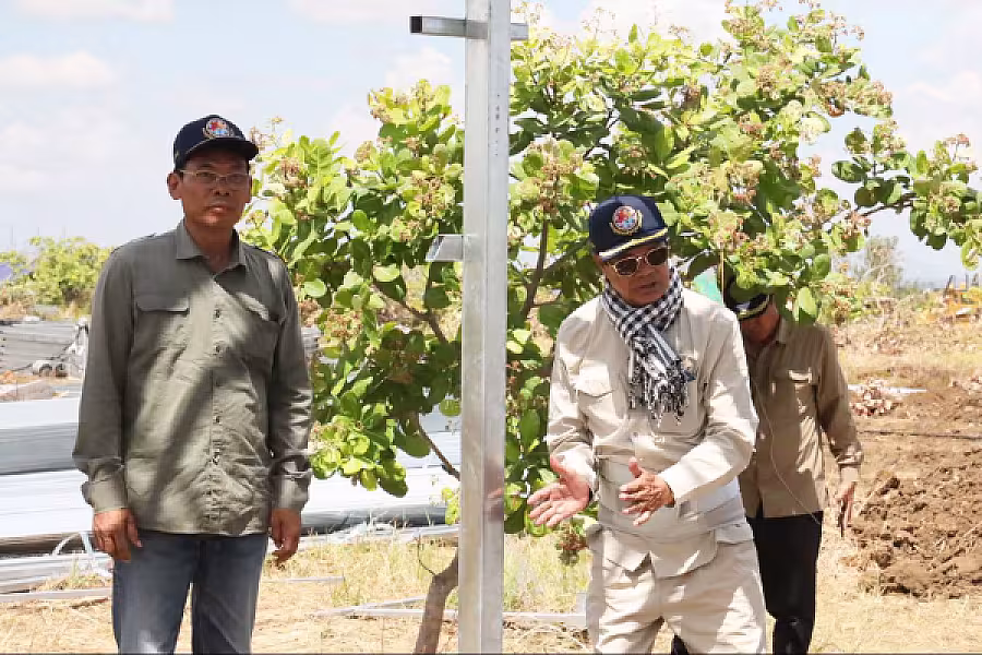 ឯកឧត្តម ទេសរដ្ឋមន្រ្តី គន់ គីម បន្តអញ្ជើញចុះពិនិត្យការសាងសង់ផ្ទះជូនអតីតយុទ្ធជន នៅក្នុងខេត្តបន្ទាយមានជ័យ