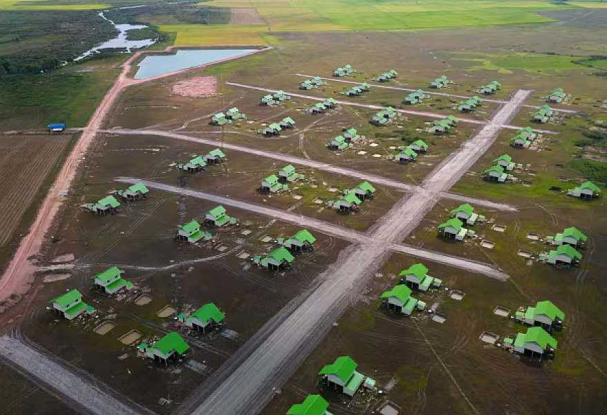 ទិដ្ឋភាពផ្ទះថ្មី ១២៦ខ្នងផ្ទះ ដែលជាអំណោយដ៏ថ្លៃថ្លារបស់សម្តេចតេជោ ហ៊ុន សែន និងសម្តេចកិត្តិព្រឹទ្ធបណ្ឌិត ប៊ុន រ៉ានីហ៊ុនសែន 
