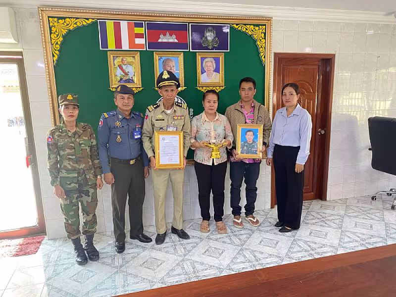 អ.ន.ក. ក្រុងបាត់ដំបង នាំយកថវិកាបេឡាមរណសង្គ្រោះជូនគ្រួសារសពជាសមាជិក - Image 4