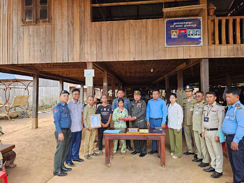 អ.ន.ក. ខេត្តរតនគិរី នាំយកថវិកាបេឡាមរណសង្គ្រោះជូនគ្រួសារសព - Image 2