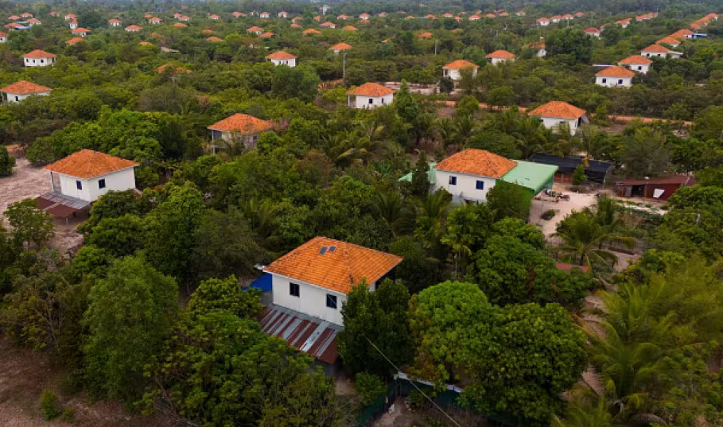 ទិដ្ឋភាពផ្ទះ និងហេដ្ឋារចនាសម្ព័ន្ធនានារបស់ភូមិអតីតយុទ្ធជន និងនិវត្តជនកម្ពុជា នៅលើដី សម្បទានសង្គមកិច្ចស្ថិត ភូមិដីជីក ឃុំអណ្ដូងត្របែក ស្រុករមាសហែក ខេត្តស្វាយរៀង - Image 7