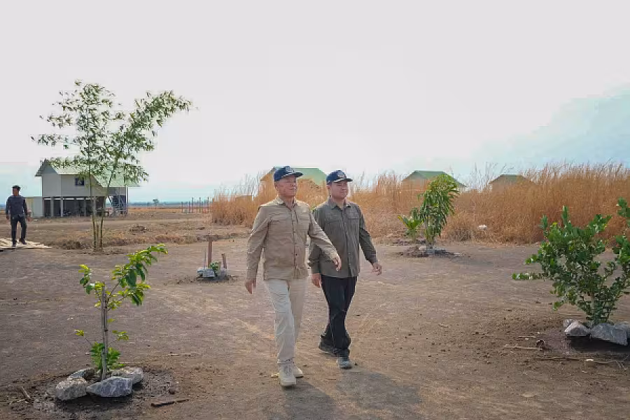 ឯកឧត្តម អ៊ុក ឃ្នួច ចុះពិនិត្យការរស់នៅរបស់អតីតយុទ្ធជន និងនិវត្តជន នៅខេត្តឧត្តរមានជ័យ