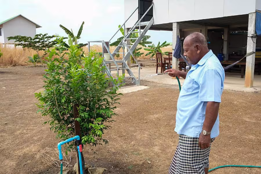 ឯកឧត្តម អ៊ុក ឃ្នួច ចុះពិនិត្យការរស់នៅរបស់អតីតយុទ្ធជន និងនិវត្តជន នៅខេត្តឧត្តរមានជ័យ - Image 3