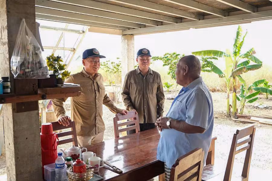 ឯកឧត្តម អ៊ុក ឃ្នួច ចុះពិនិត្យការរស់នៅរបស់អតីតយុទ្ធជន និងនិវត្តជន នៅខេត្តឧត្តរមានជ័យ - Image 6