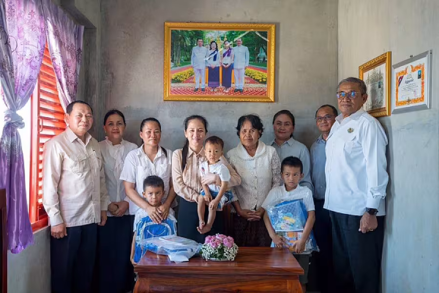 លោកជំទាវបណ្ឌិត ពេជ ចន្ទមុន្នី អញ្ជើញប្រគល់ផ្ទះថ្មីជូនដល់គ្រួសារវីរកងទ័ព វីរនគរបាលពលី នៅខេត្តកំពង់ឆ្នាំង 