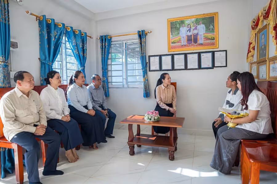 លោកជំទាវបណ្ឌិត ពេជ ចន្ទមុន្នី អញ្ជើញប្រគល់ផ្ទះថ្មីជូនដល់គ្រួសារវីរកងទ័ព វីរនគរបាលពលី នៅខេត្តកំពង់ឆ្នាំង  - Image 3