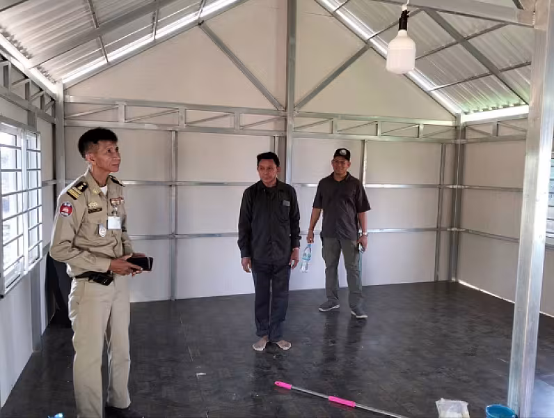 អ.ន.ក.ខេត្តបាត់ដំបង ចុះពិនិត្យផ្ទះសាងសង់រួចជូនអតីតយុទ្ធជន - Image 2