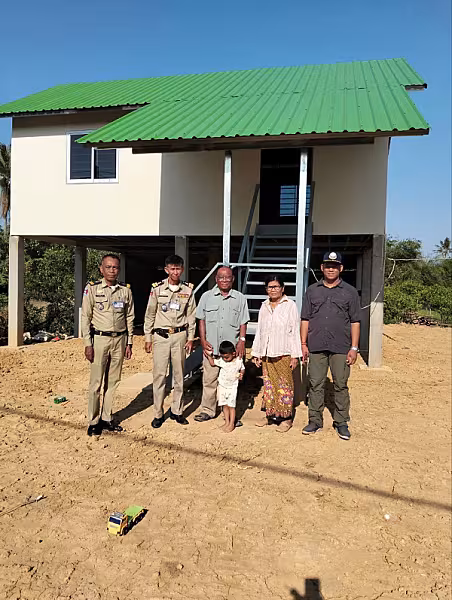 អ.ន.ក.ខេត្តបាត់ដំបង ចុះពិនិត្យផ្ទះសាងសង់រួចជូនអតីតយុទ្ធជន - Image 4