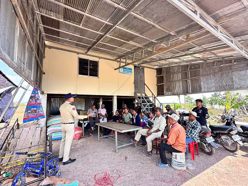 អ.ន.ក.ស្រុកគាស់ក្រឡ ចុះពិនិត្យការសាងសង់សាលារៀនជូនកូនអតីតយុទ្ធជន - Image 3