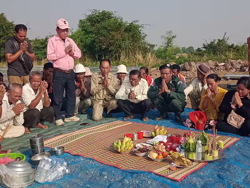 អ.ន.ក.ស្រុកគាស់ក្រឡ ចុះពិនិត្យការសាងសង់សាលារៀនជូនកូនអតីតយុទ្ធជន - Image 4