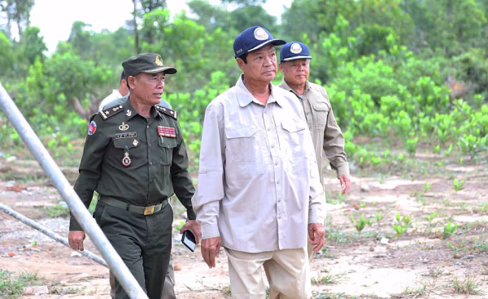 ឯកឧត្តម គន់ គីម អញ្ជើញពិនិត្យវឌ្ឍនភាពសាងសង់ទីស្នាក់ការសមាគមខេត្តព្រះសីហនុ - Image 7