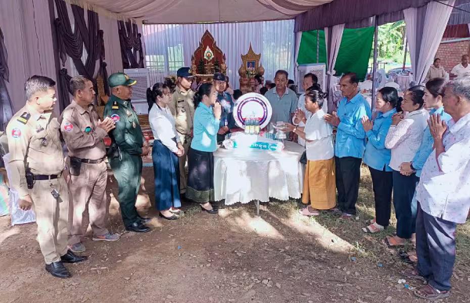 អ.ន.ក. ក្រុងតាខ្មៅ នាំយកអំណោយ និងថវិកាបេឡាមរណសង្គ្រោះជូនគ្រួសារសពសមាជិក 