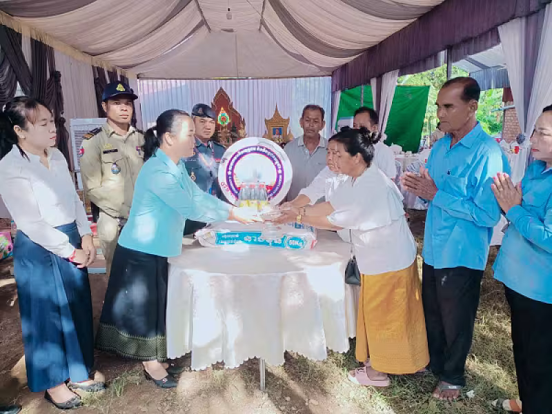 អ.ន.ក. ក្រុងតាខ្មៅ នាំយកអំណោយ និងថវិកាបេឡាមរណសង្គ្រោះជូនគ្រួសារសពសមាជិក  - Image 2