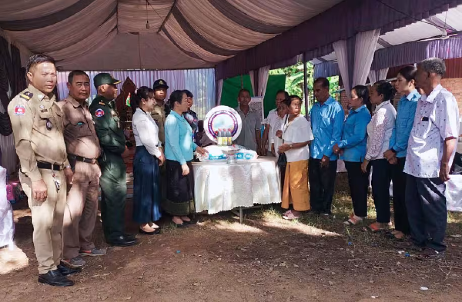 អ.ន.ក. ក្រុងតាខ្មៅ នាំយកអំណោយ និងថវិកាបេឡាមរណសង្គ្រោះជូនគ្រួសារសពសមាជិក  - Image 3