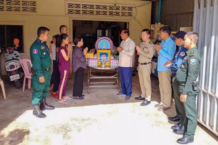 អ.ន.ក. ស្រុកកៀនស្វាយ នាំយកអំណោយ និងថវិកាបេឡាមរណសង្គ្រោះជូនគ្រួសារសពសមាជិក