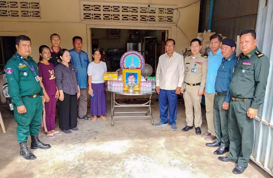 អ.ន.ក. ស្រុកកៀនស្វាយ នាំយកអំណោយ និងថវិកាបេឡាមរណសង្គ្រោះជូនគ្រួសារសពសមាជិក - Image 3