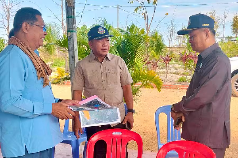 ឯកឧត្តម អ៊ុំ សុខ អញ្ជើញចុះពិនិត្យការសាងសង់ផ្ទះអតីតយុទ្ធជនខេត្តកំពង់ឆ្នាំង - Image 4