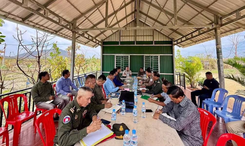 ឯកឧត្តម អ៊ុំ សុខ អញ្ជើញចុះពិនិត្យការសាងសង់ផ្ទះអតីតយុទ្ធជនខេត្តកំពង់ឆ្នាំង - Image 6