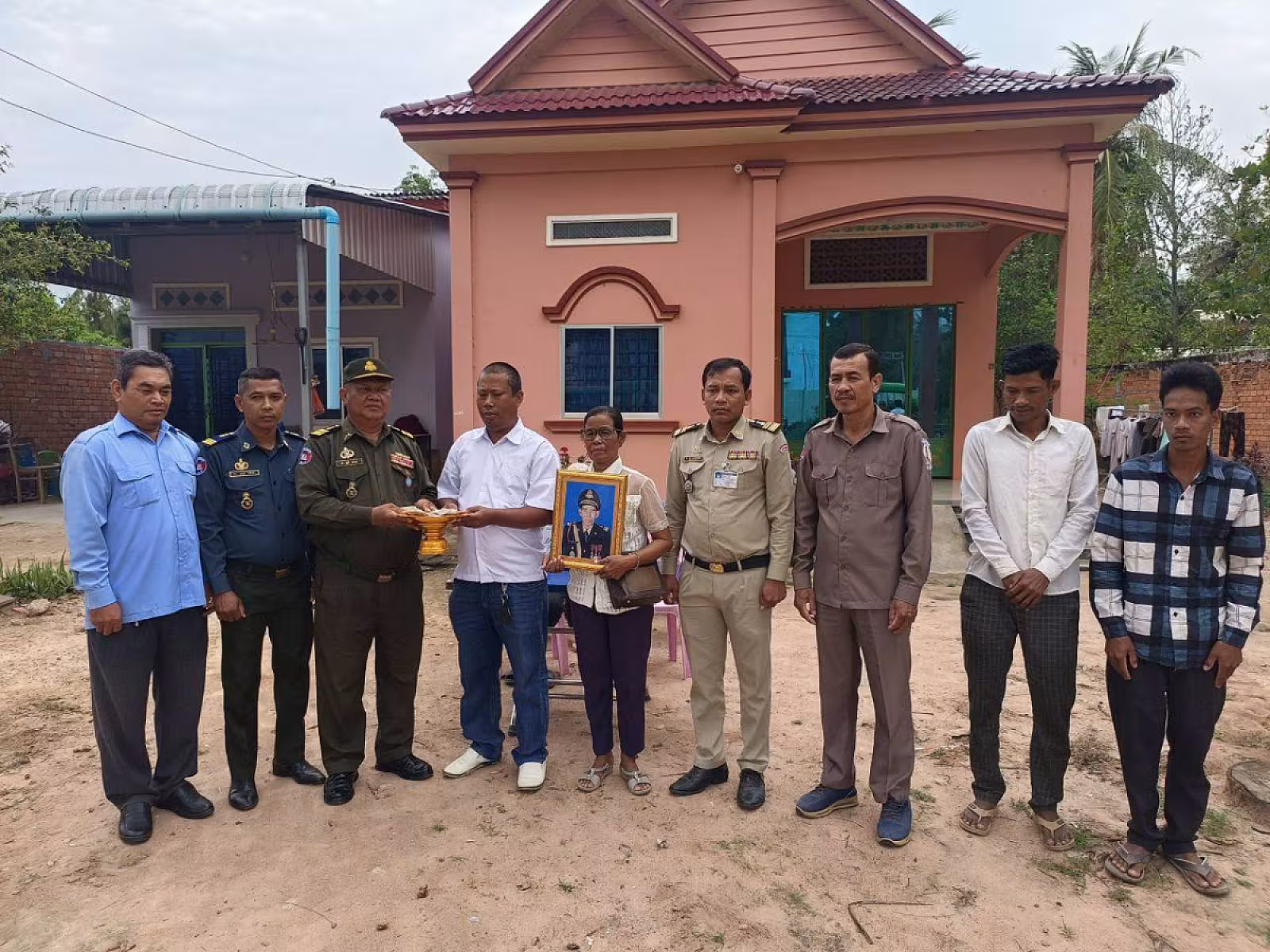 អ.ន.ក.ខេត្តកំពង់ឆ្នាំង នាំយកថវិកាបេឡាមរណសង្គ្រោះជូនគ្រួសារសមាជិក