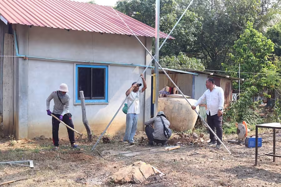 អ.ន.ក.ខេត្តប៉ៃលិន ចាត់ក្រុមការងារចុះសាងសង់ផ្ទះជូនសមាជិកមានជីវភាពខ្វះខាត - Image 3