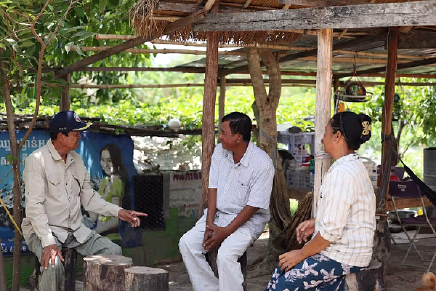 ឯកឧត្តម គន់ គីម ចុះពិនិត្យពីការដាំដុះដំណាំម្ទេស និងការចិញ្ចឹមជ្រូករបស់អតីតយុទ្ធជន និងនិវត្តជន នៅខេត្តពោធិ៍សាត់ - Image 9