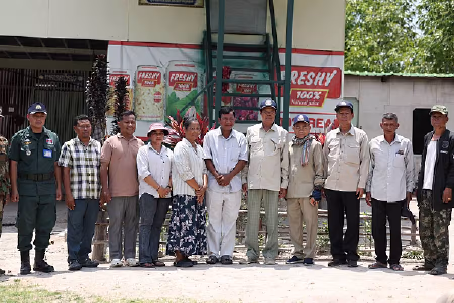 ឯកឧត្តម គន់ គីម ចុះពិនិត្យពីការដាំដុះដំណាំម្ទេស និងការចិញ្ចឹមជ្រូករបស់អតីតយុទ្ធជន និងនិវត្តជន នៅខេត្តពោធិ៍សាត់ - Image 10